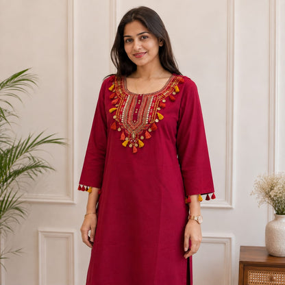 Riwaayat Maroon Embroidered Kurta Pant Set